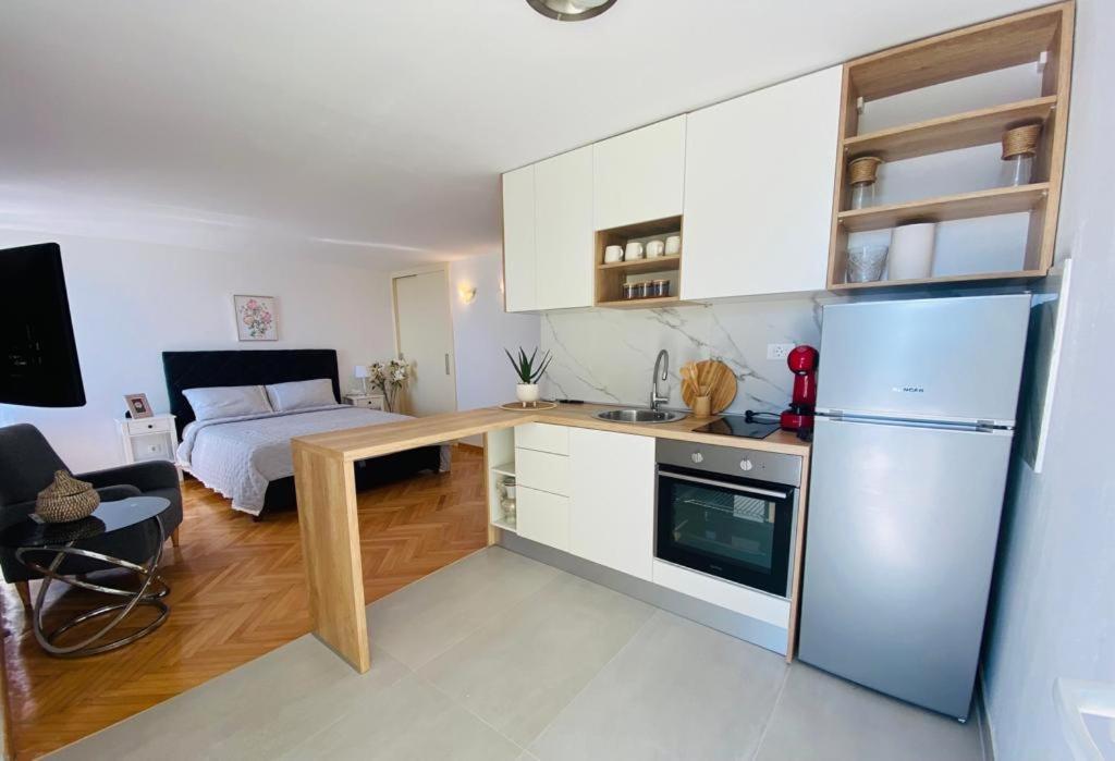 Apartmani Pami Podstrana Exterior photo